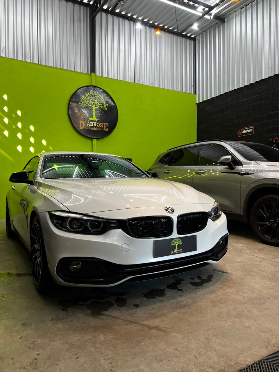 Veículo com pintura preservada após proteção automotiva com PPF
